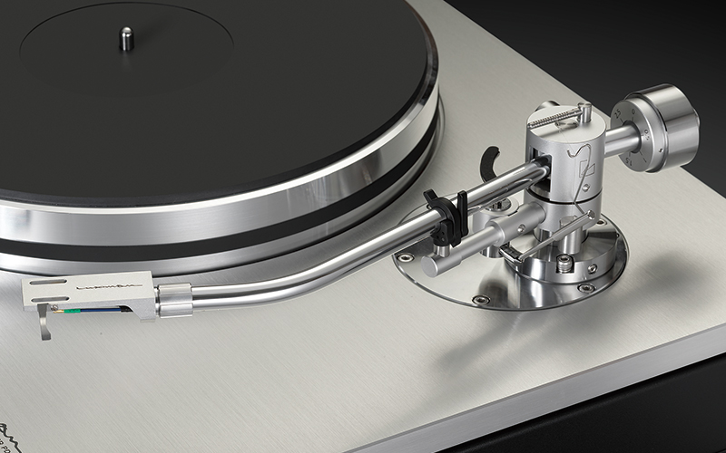 Newly developed, completely original tonearm