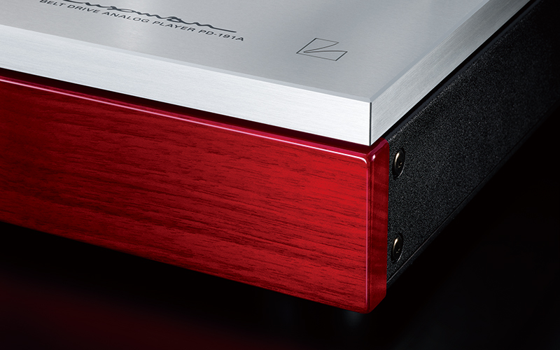 Elegant, timeless LUXMAN industrial design,featuring a wood front-panel and low center-of-gravity chassis